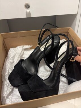 Steve Madden Black Suede Platform Block Heel Sandals with Ankle Strap